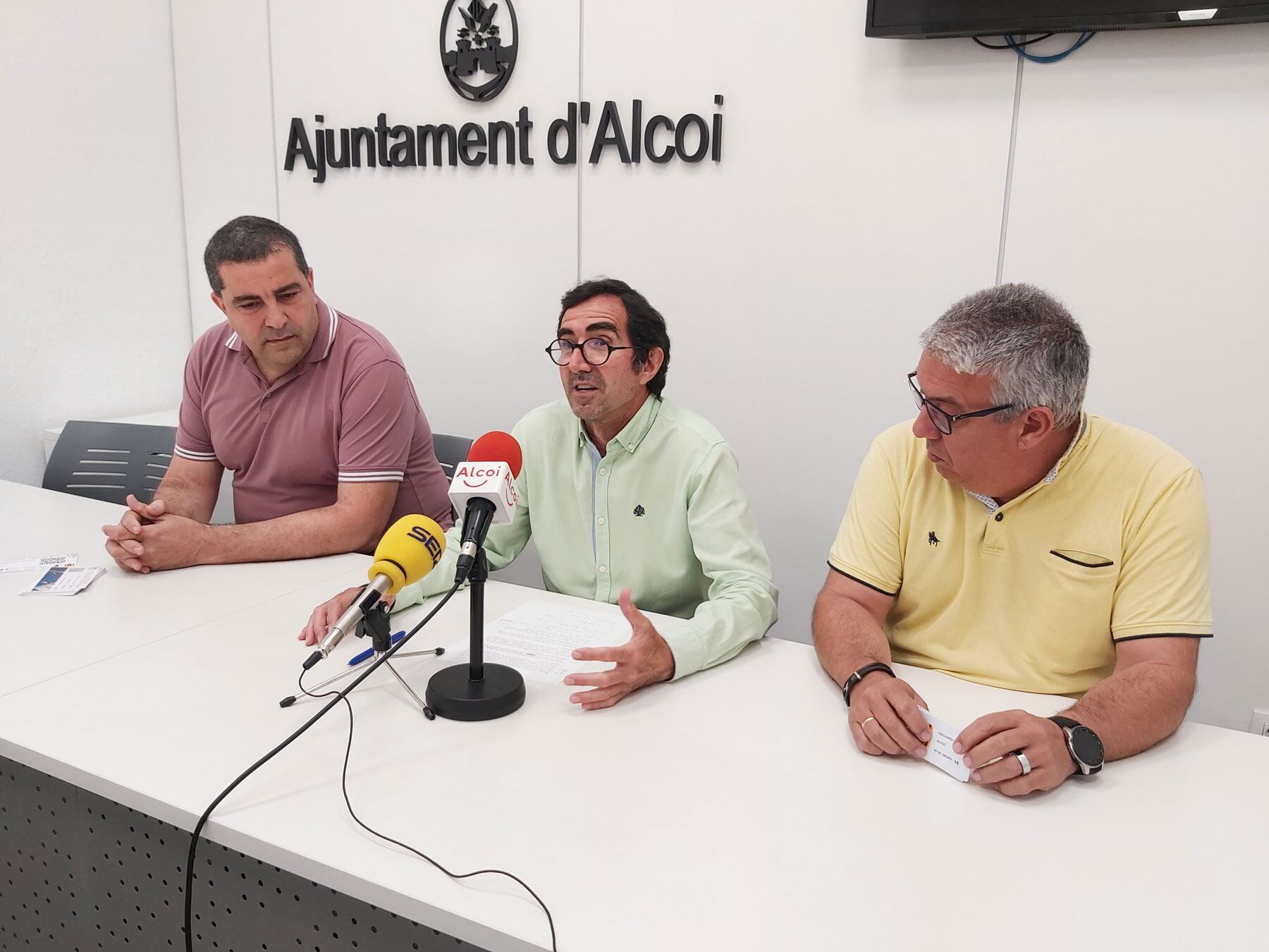 Juanfran Álvarez, Jordi Silvestre y Dani Gisbert durante la presentación de la Alcoianada