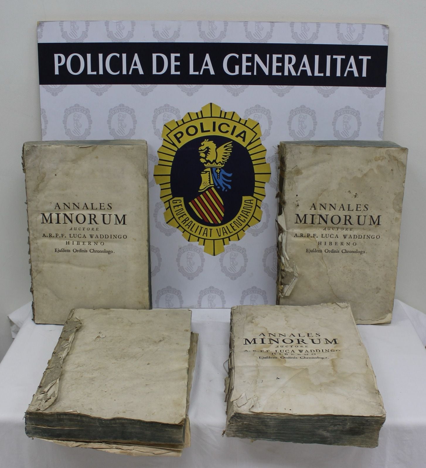 La Policía de la Generalitat interviene cuatro libros del siglo XVIII robados de la Biblioteca Franciscana del Monasterio de Santo Espíritu de Gilet