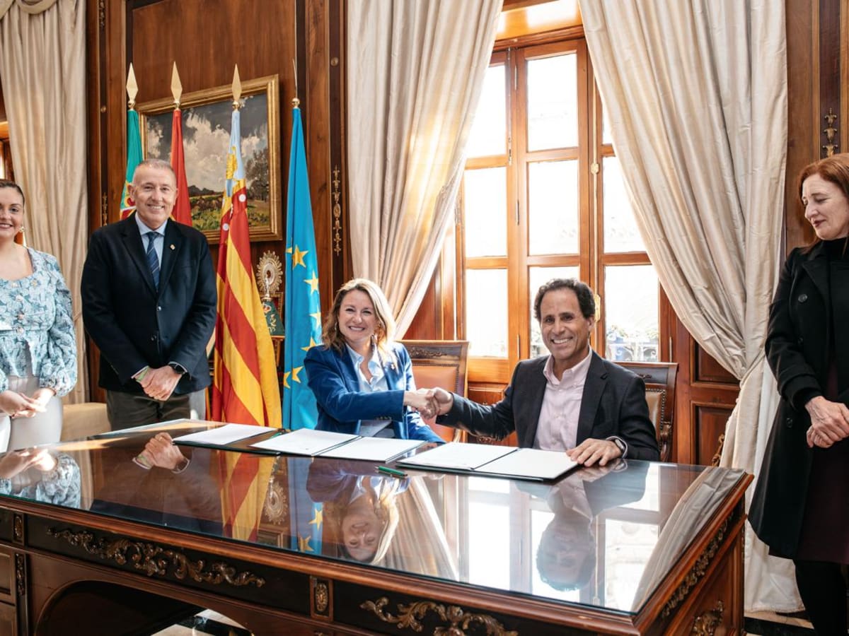 Castellón firma con el Aeroclub la concesión del uso del aeródromo municipal por 10 años y un canon anual de 15.000 euros