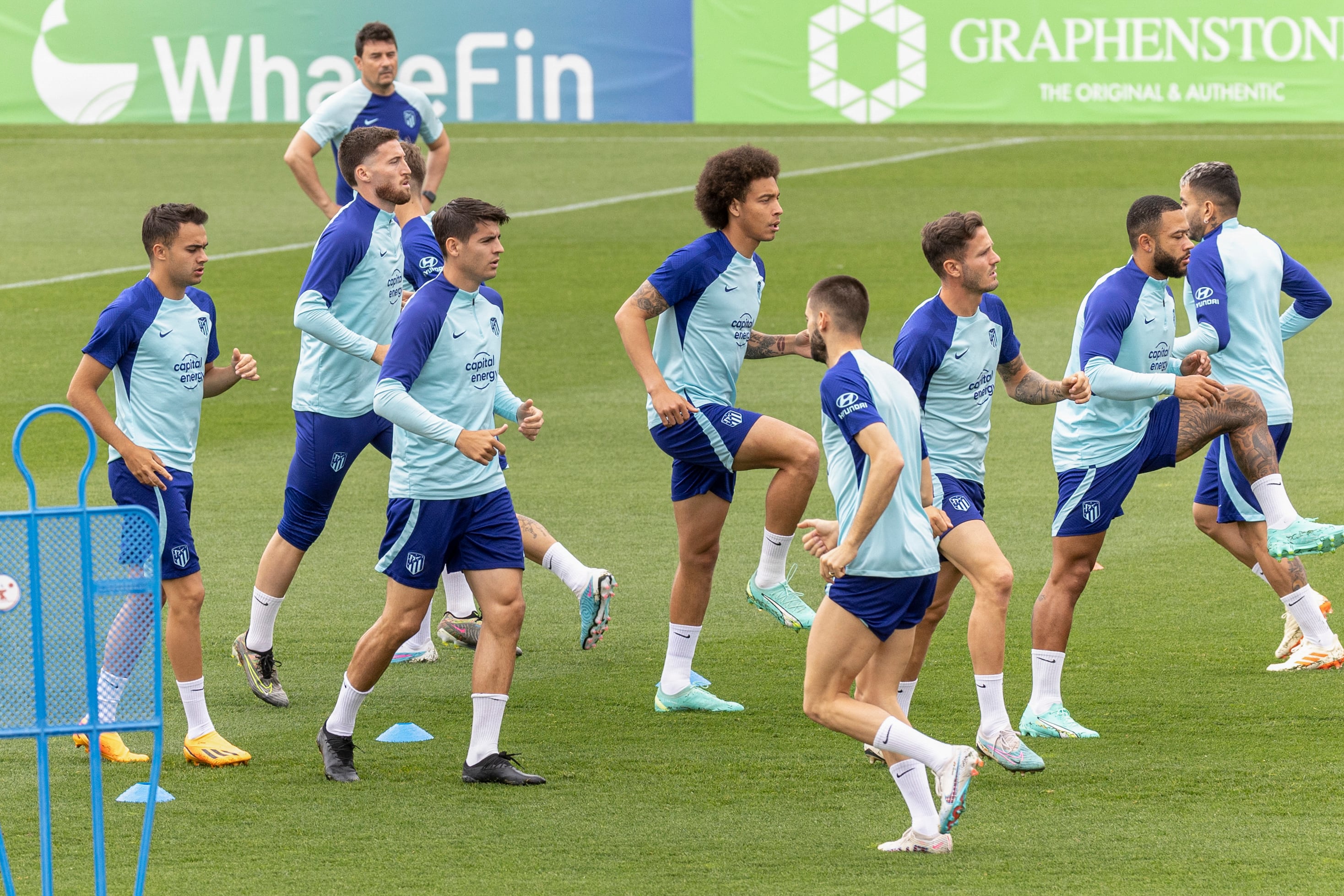 Los jugadores del Atlético de Madrid, durante el entrenamiento realizado en la Ciudad Deportiva Wanda de Majadahonda para preparar el partido de Liga de mañana frente al Real Valladolid