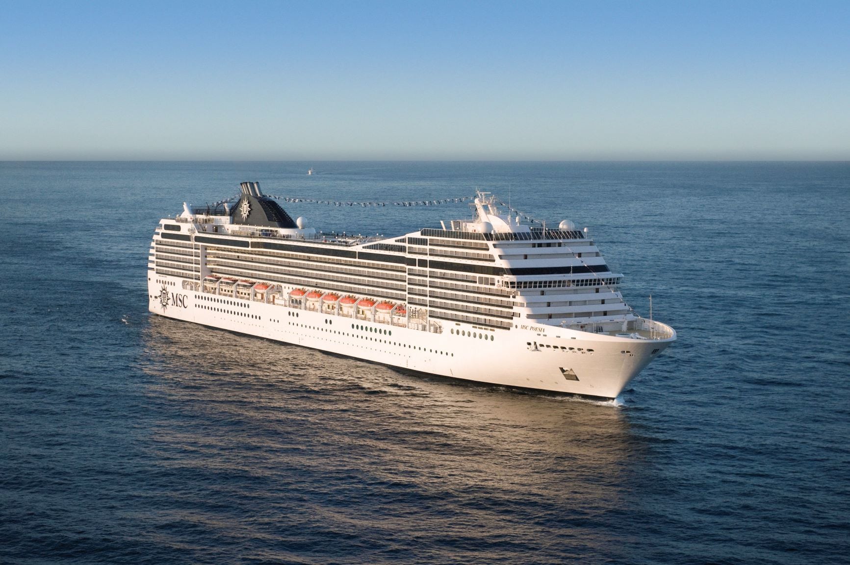 MSC Poesía, en su vuelta al mundo, llega a Málaga