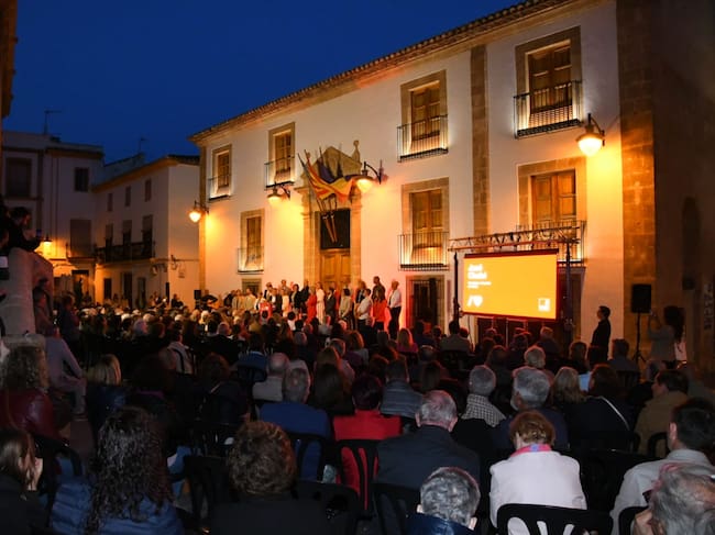 Público congregado en la presentación del la candidatura del PSPV-PSOE de Xàbia.