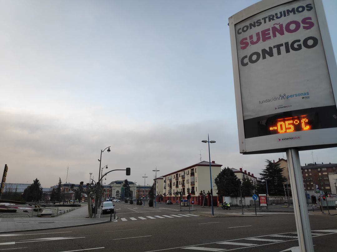 El termómetro de la plaza Colón marcaba 5 grados bajo cero a las 9 de la mañana del sábado 11 de enero