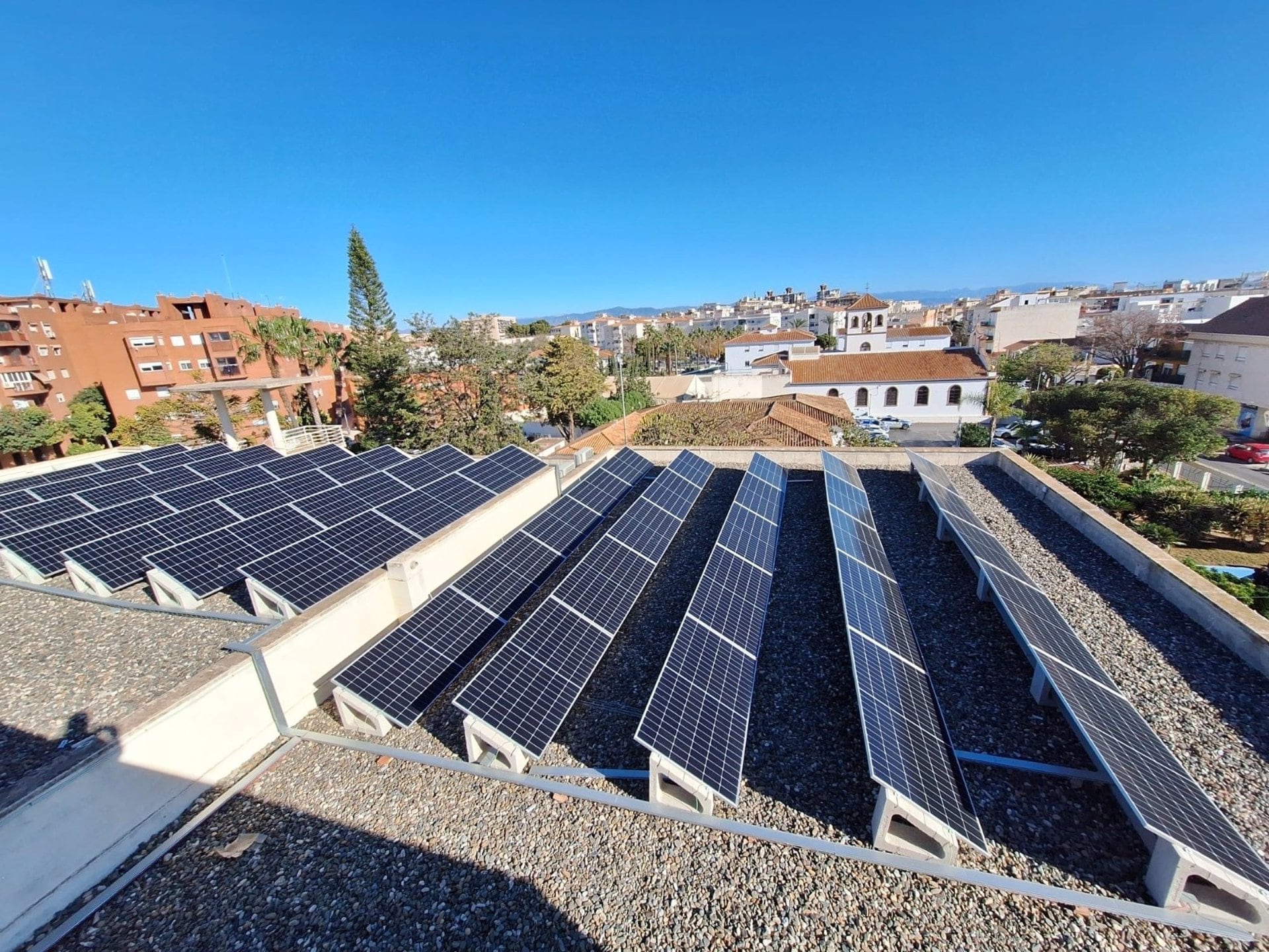 Torremolinos lleva a cabo un plan para  la instalación de paneles fotovoltaicos en los edificios municipales