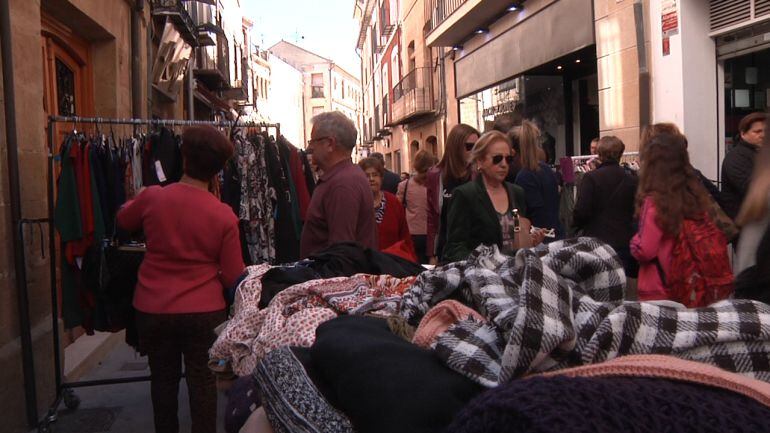 Clientes en una de las calles comerciales de Úbeda, durante anteriores ediciones del Día del Stock 