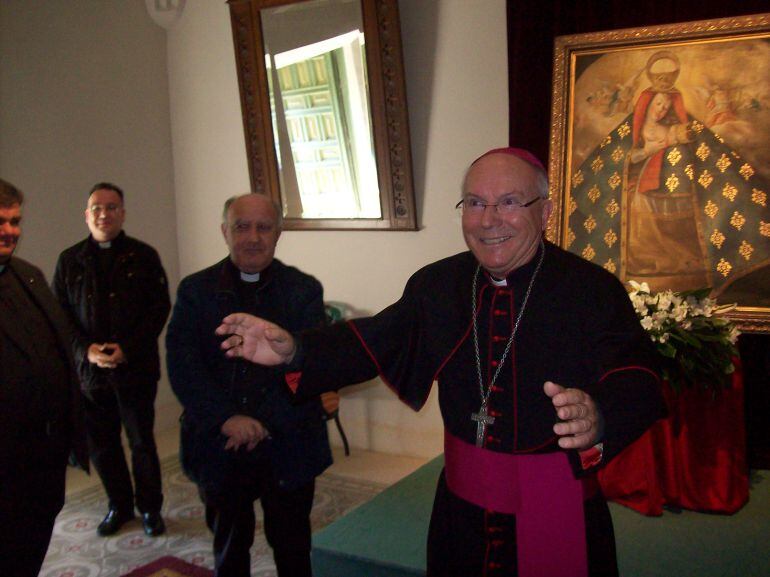 El obispo electo de Jaén, Amadeo Rodríguez Magro, durante su despedida de la grey placentina