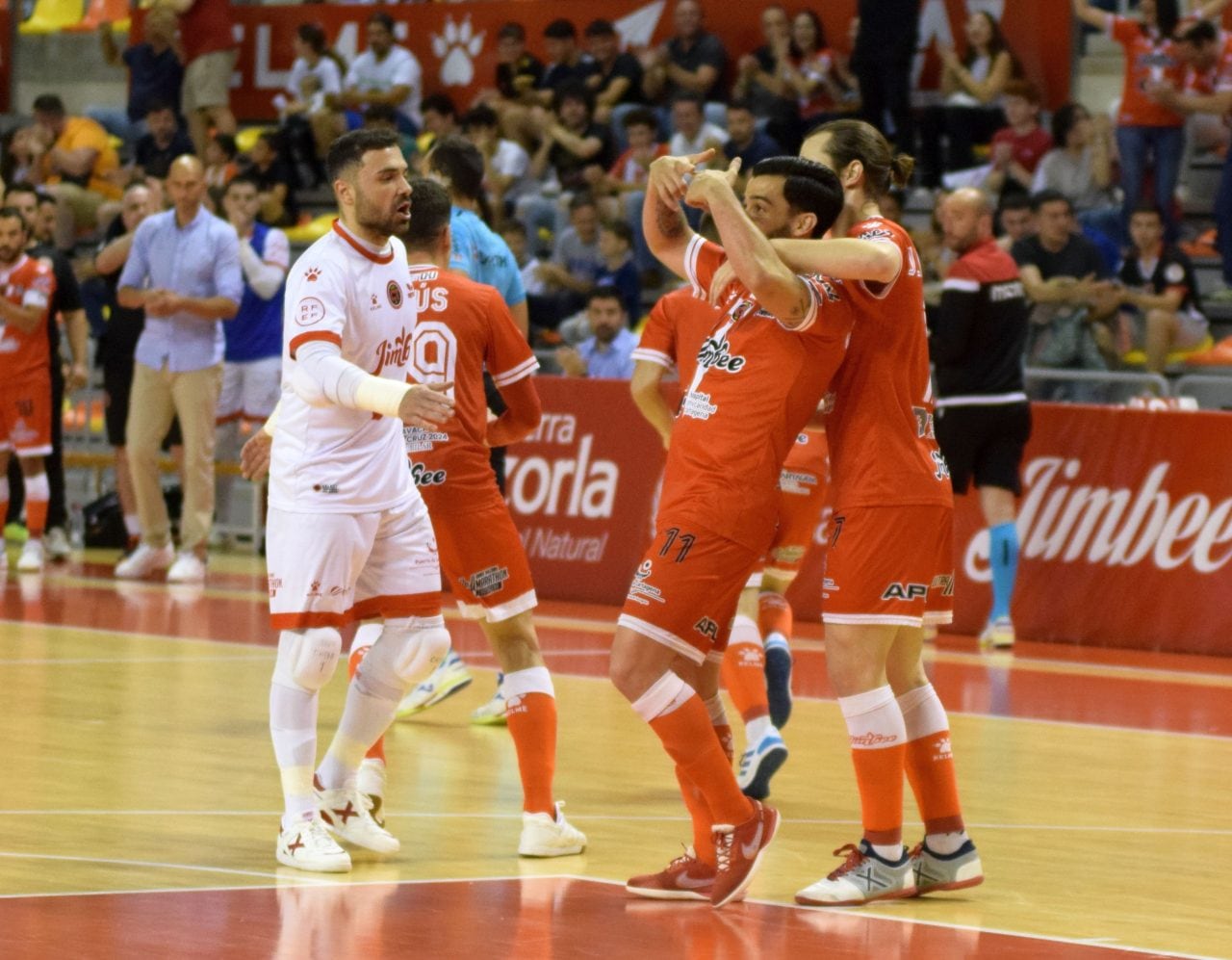 Waltinho celebra el primer gol ante Palma