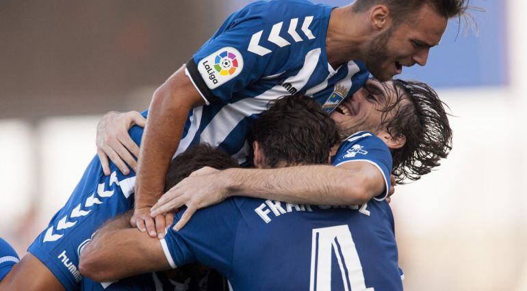 El Lorca celebra su primer gol en Segunda 