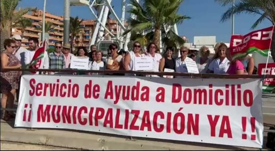 Concentración de las trabajadoras del Servicio de Ayuda a Domicilio, el pasado jueves 25 de agosto en Sanlúcar