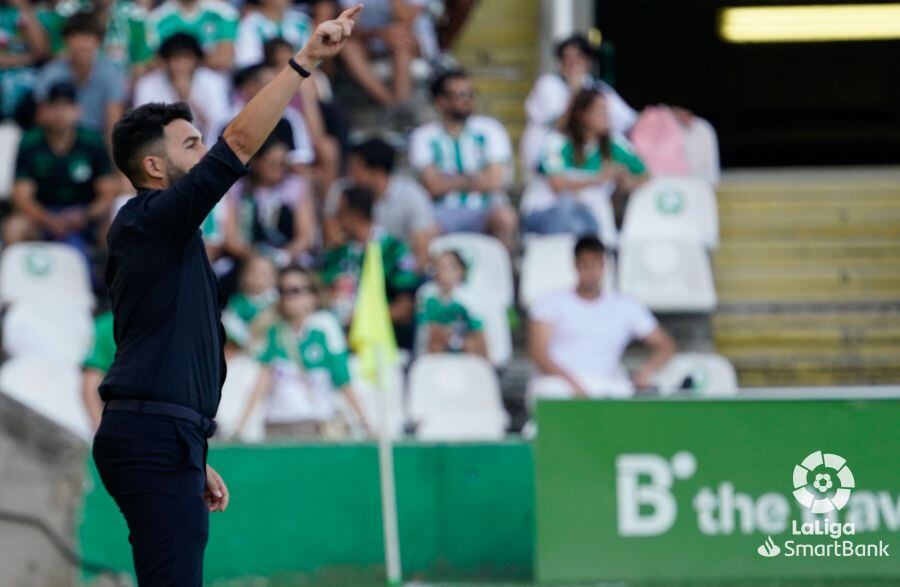 Guillermo Fernández Romo debutó como entrenador en Segunda División