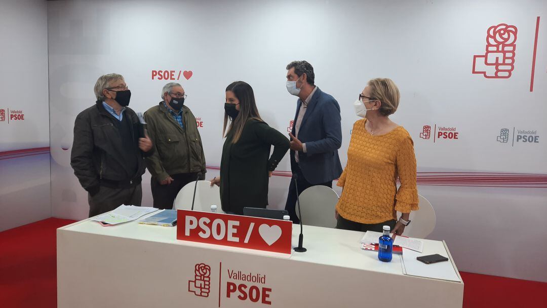 Reunión del PSOE con los representantes de las federaciones de jubilados de UGT y CCOO