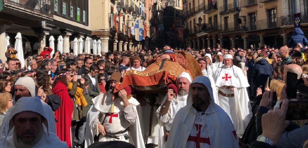 El entierro de los amantes ha puesto el punto final a la recreación histórica. 