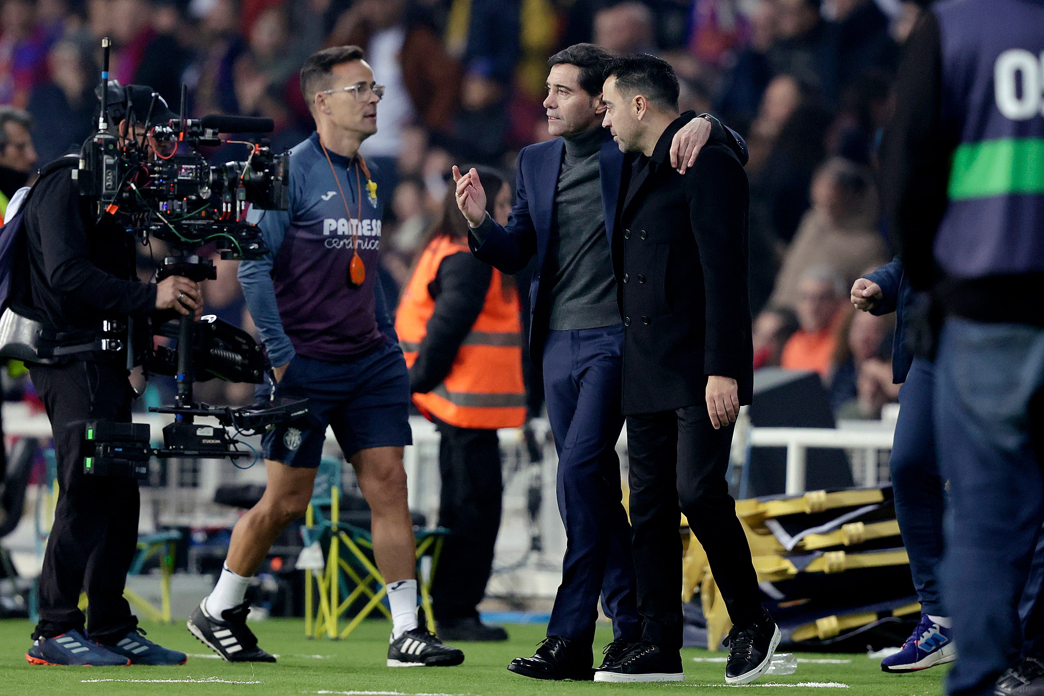 Marcelino García Toral y Xavi Hernández durante el partido entre el FC Barcelona y el Villarreal.