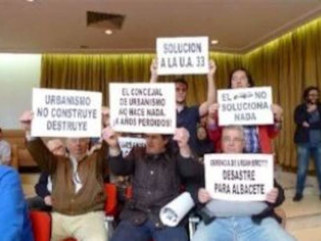 Vecinos protestan contra la política urbanística del Ayuntamiento