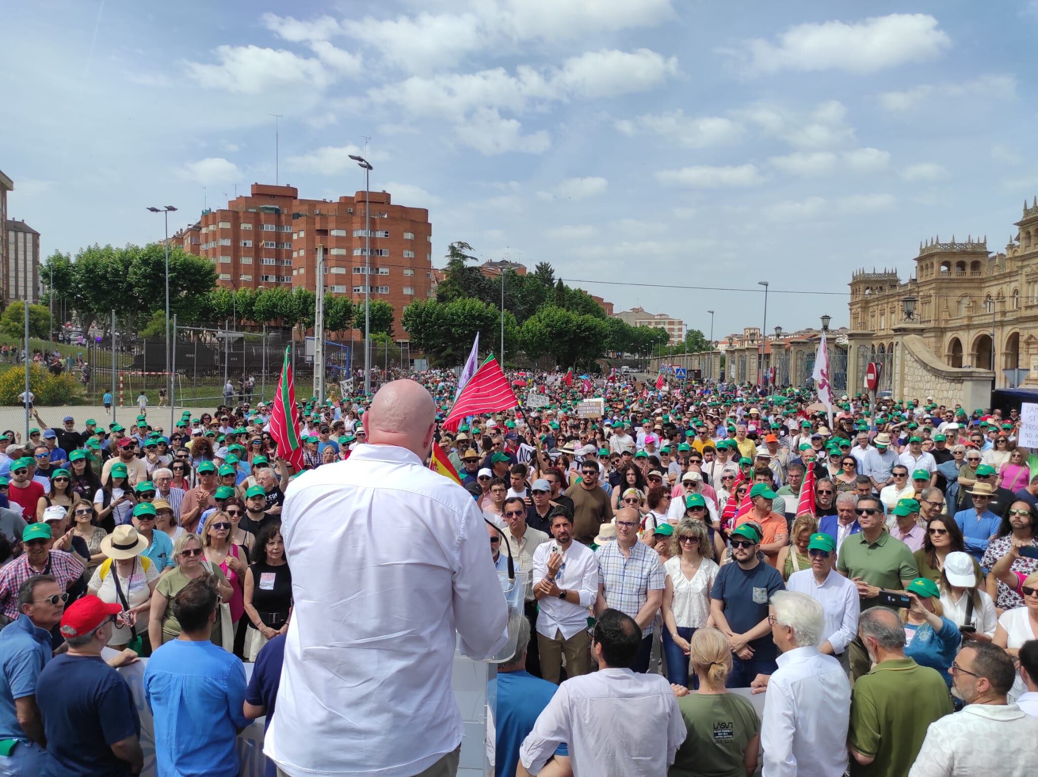 Manifestación en Zamora contra la supresión de paradas del AVE en la estación de alta velocidad de Otero de Sanabria