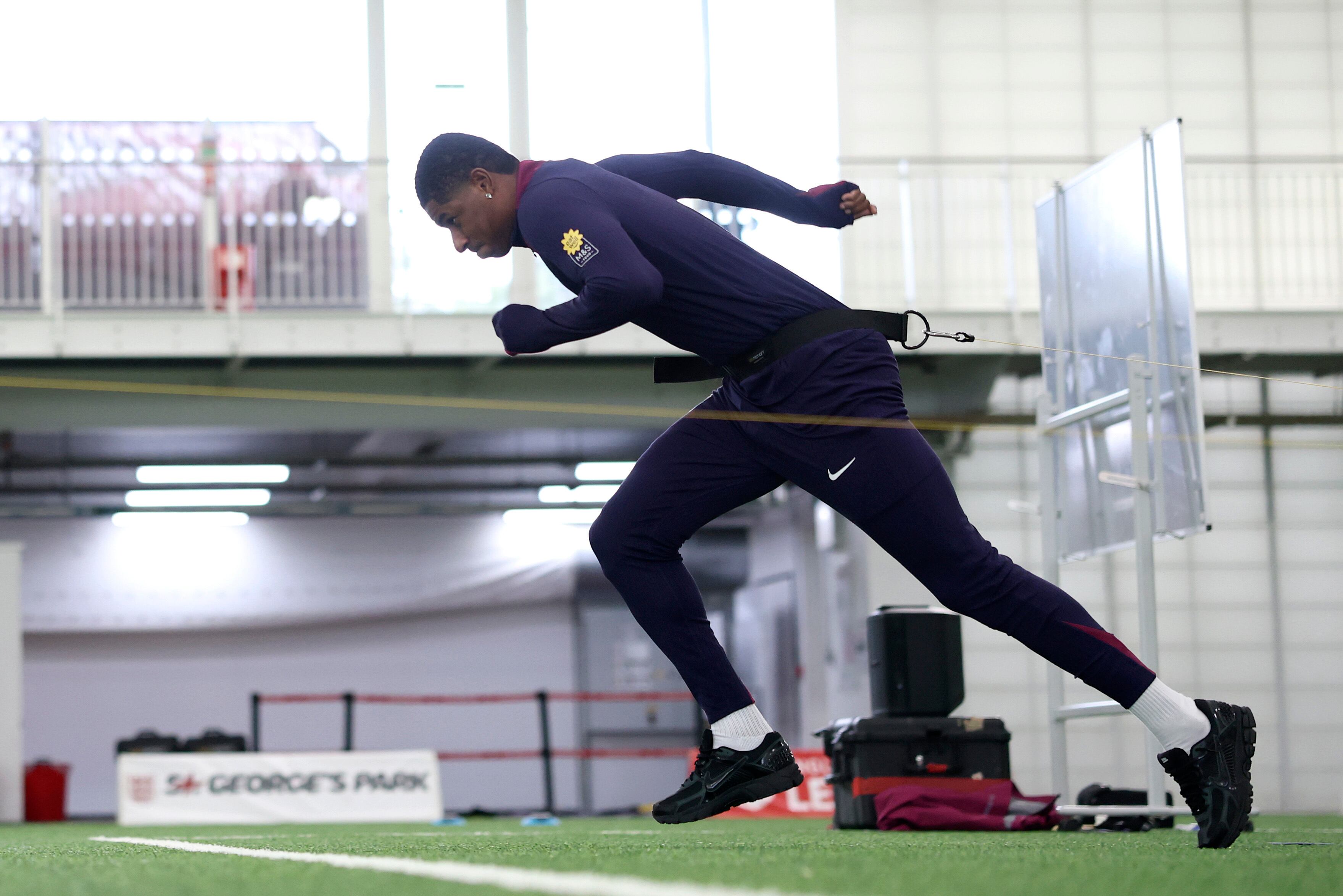 Marcus Rashford entrena con la selección inglesa