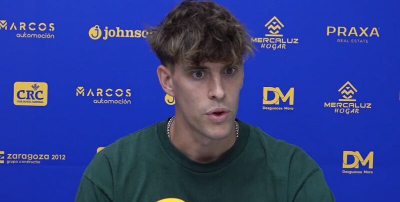 Mendi en sala de prensa