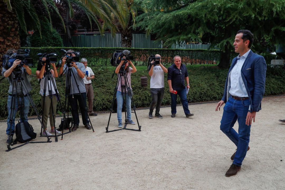 El líder de Ciudadanos (Cs) en la Comunidad de Madrid, Ignacio Aguado, durante su visita a la exposición &#039;100 años de Metro&#039;