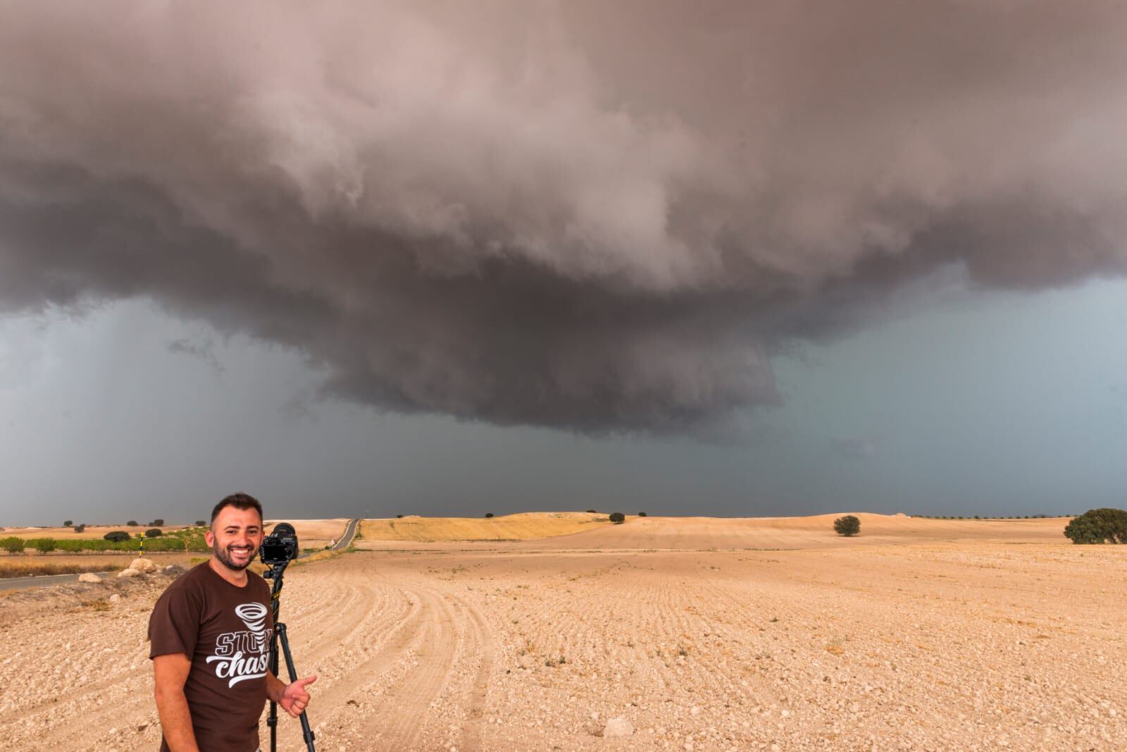 David Mancebo en una de sus aventuras cazando tormentas
