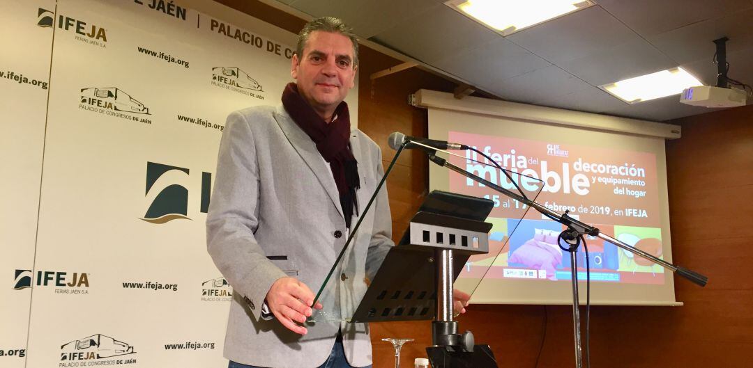 El presidente de Ferias Jaén, Ángel Vera, ha sido el encargado de presentar Rehabitat.