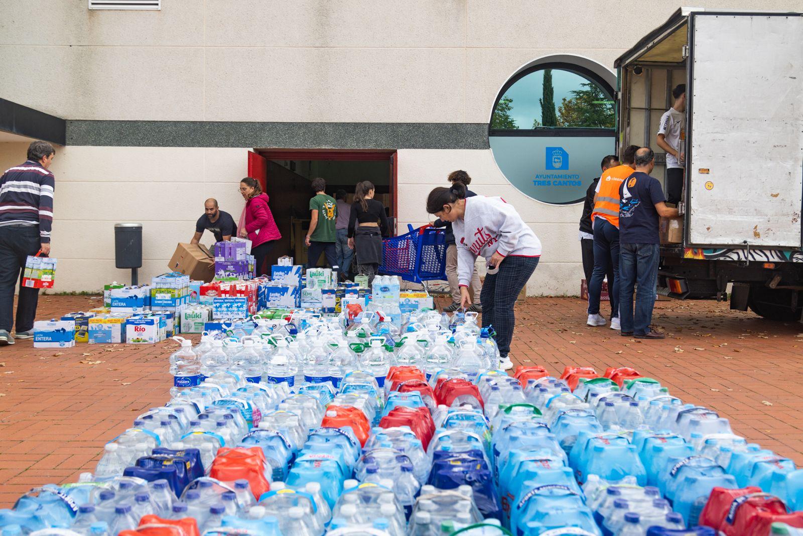 Tres Cantos manda 240 toneladas de alimentos para los afectados de la DANA en Valencia