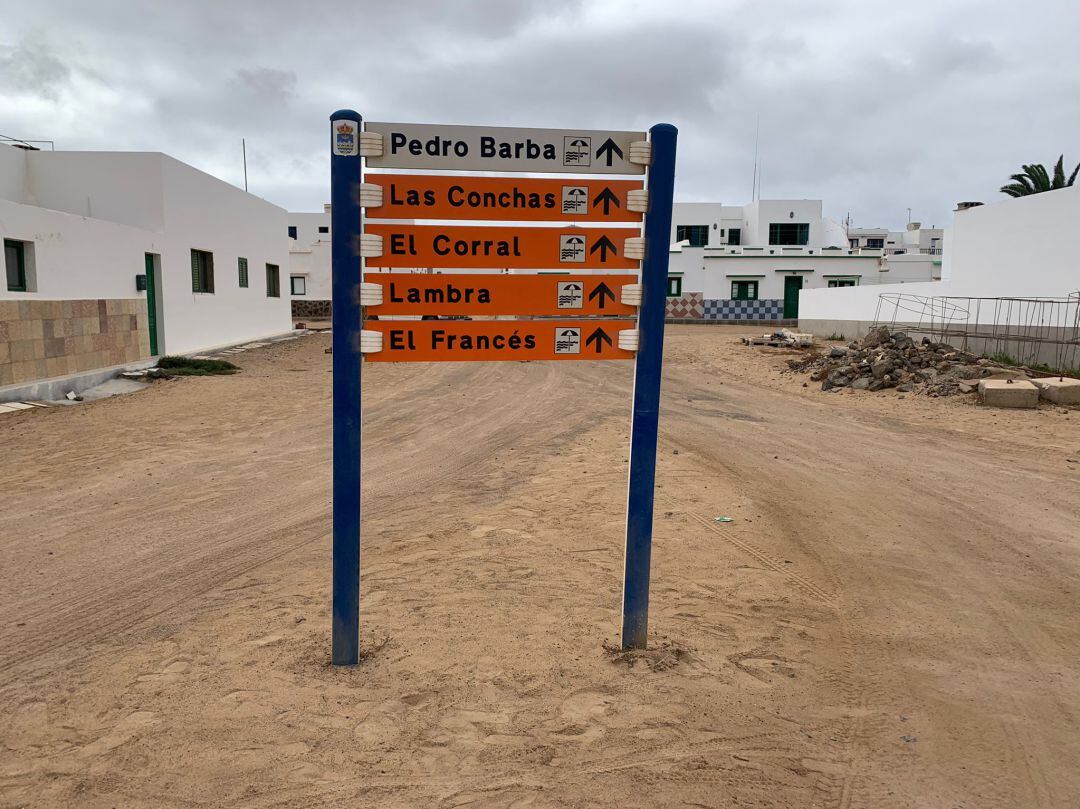 Imagen de archivo de un cartel informativo en Caleta de Sebo. 