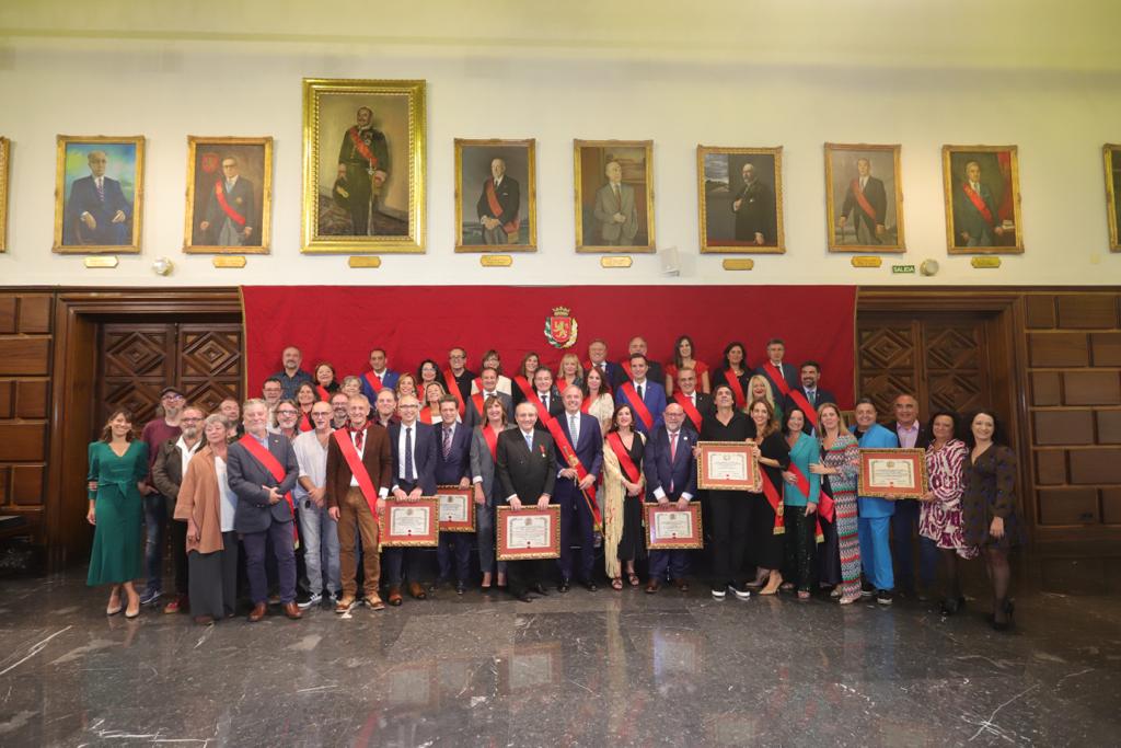 Acto institucional de entrega de Medallas y distinciones en el Ayuntamiento de Zaragoza