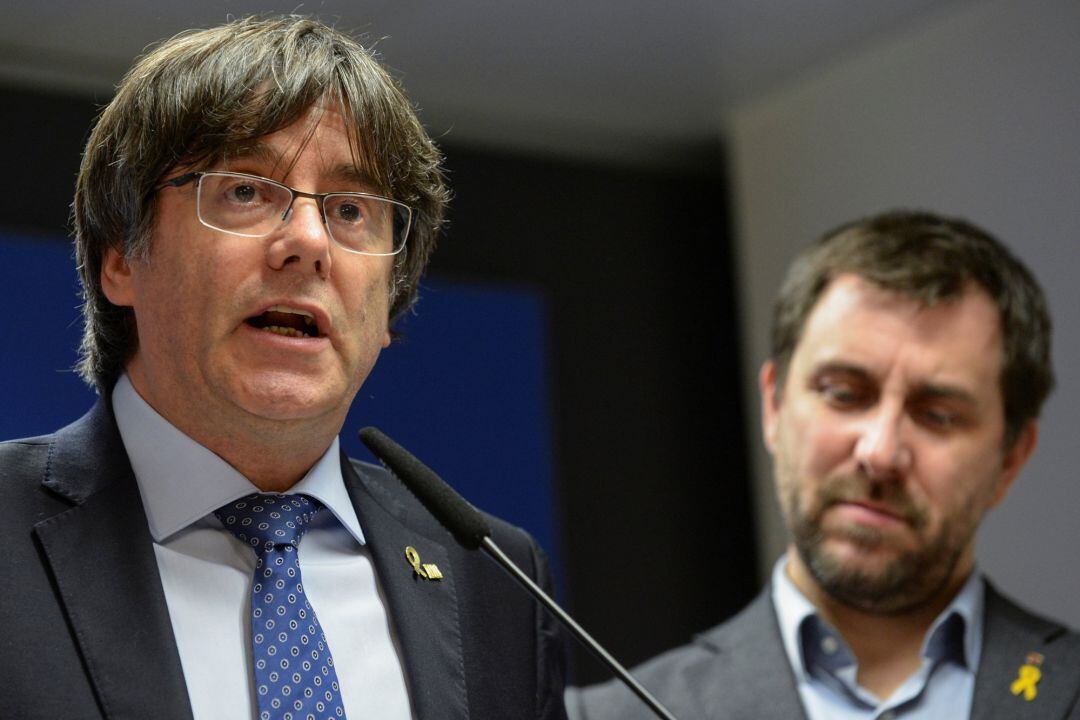 Carles Puigdemont y Antoni Comín, durante su rueda de prensa en Bruselas. 