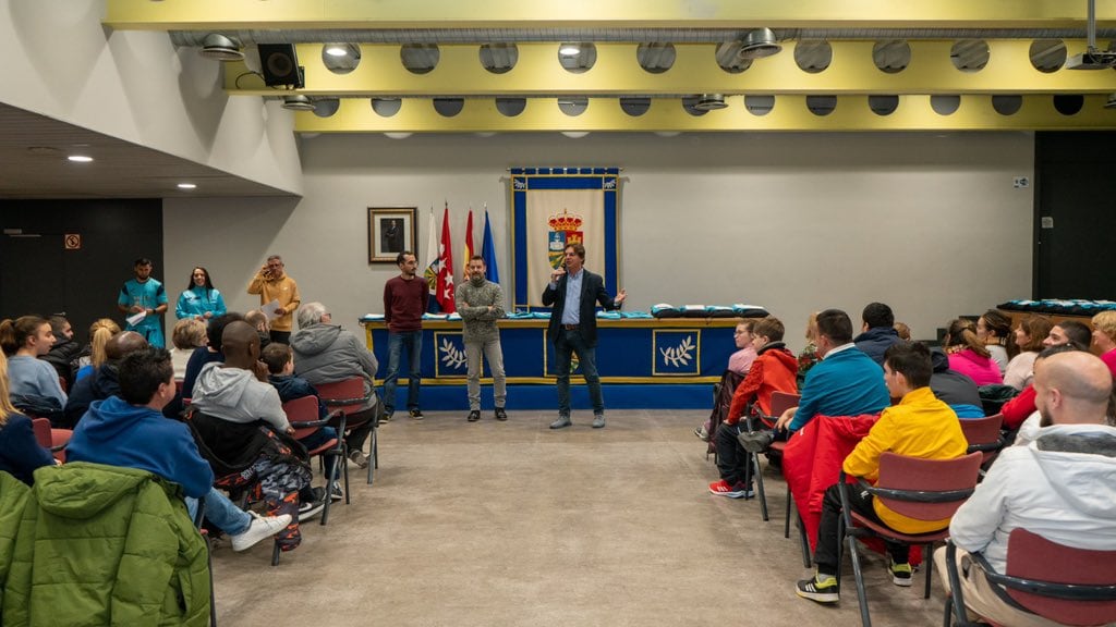 Javier Ayala, alcalde de Fuenlabrada, en la recepción a los integrantes del programa &#039;Imparables&#039;.