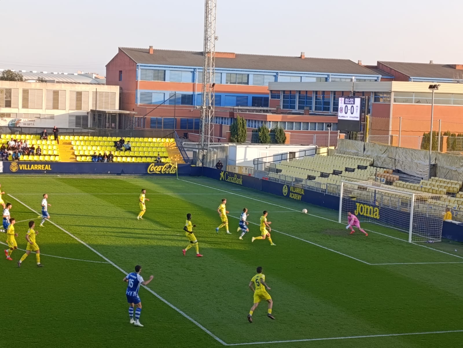 Instante del partido entre el VIllarreal &quot;B&quot; y el CD Alcoyano en la Ciudad Deportiva José Manuel Llaneza