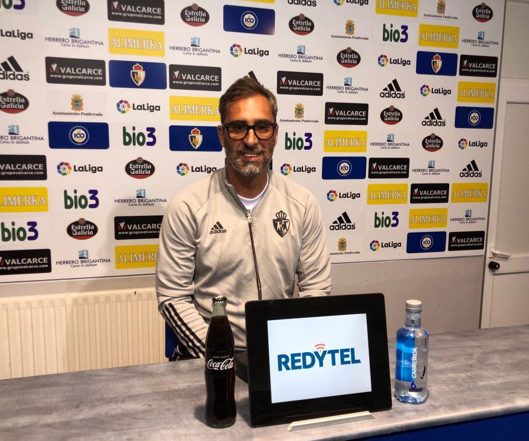 Bolo en la rueda de prensa