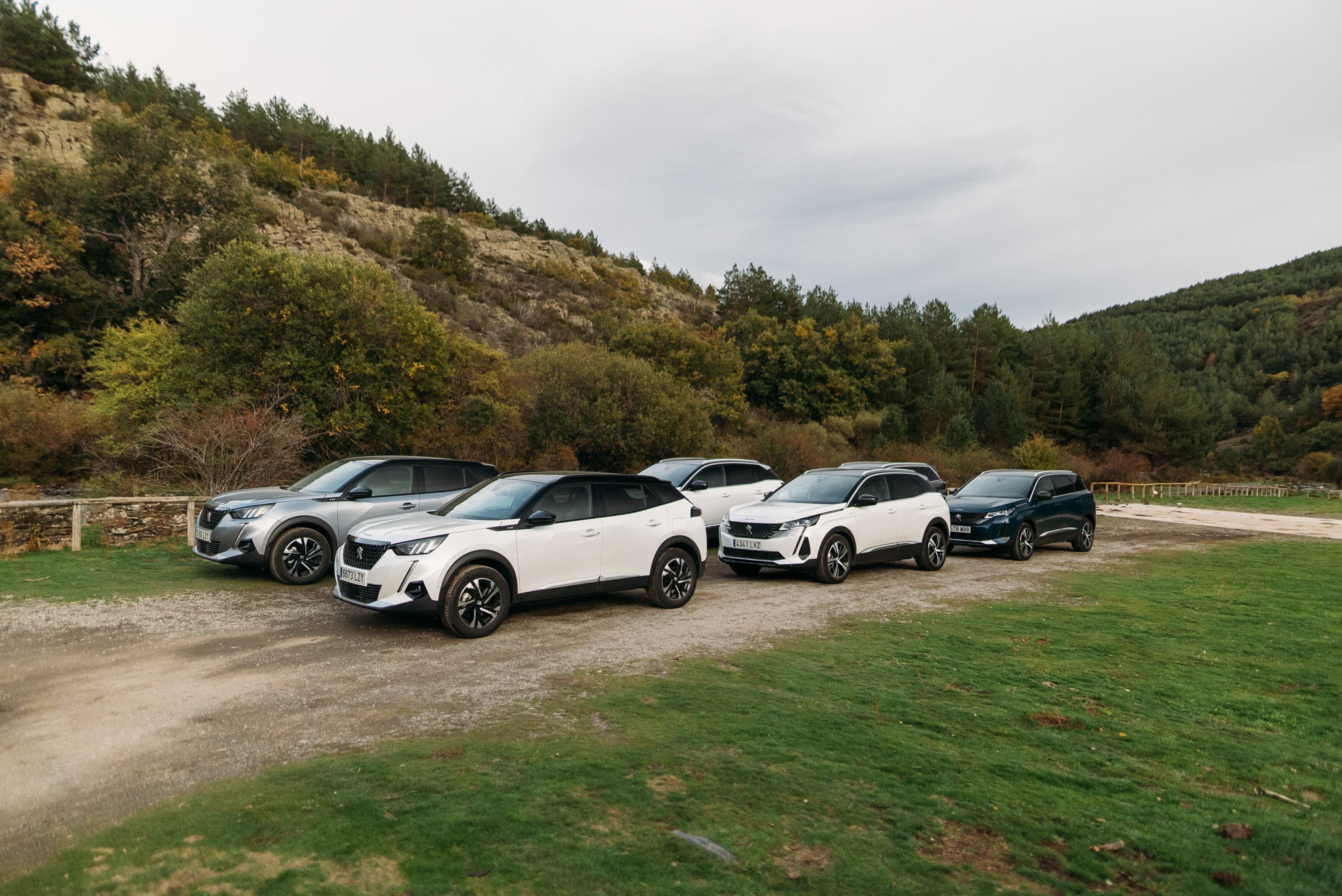 Unas prestaciones offroad que llegan al máximo nivel con la electrificación gracias al PEUGEOT 3008 Plug-In Hybrid4 300 4x4, con tracción total