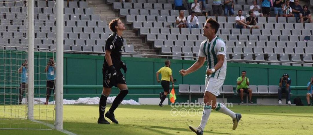 Ortuño celebra el gol de la victoria