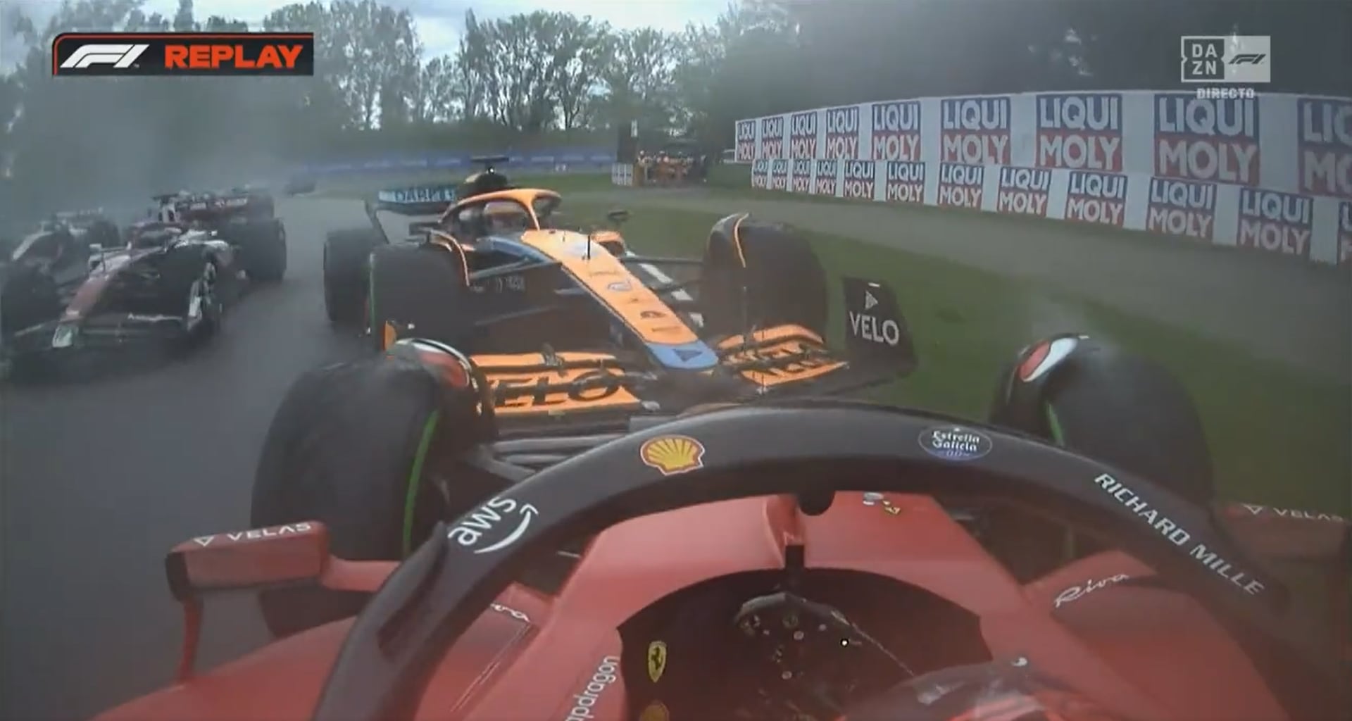 Carlos Sainz durante su accidente con Daniel Ricciardo