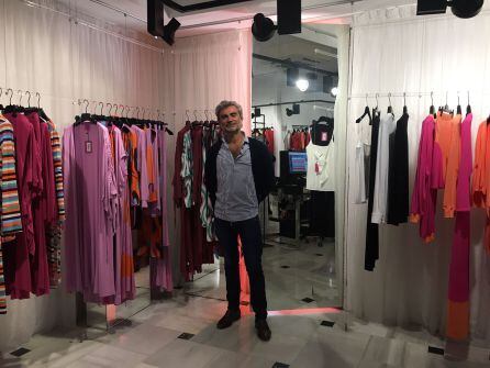 Juan Perea propietario de Boutique Pirámide que este año celebra su 35ª Aniversario