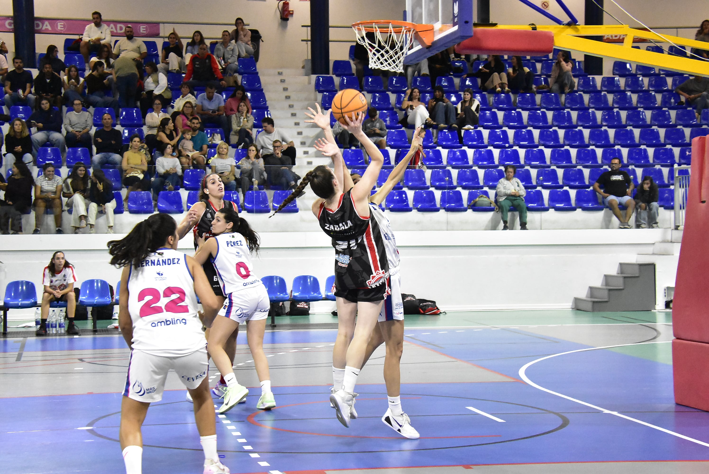 Lanzamiento a canasta del Magec Tías Lanzarote.