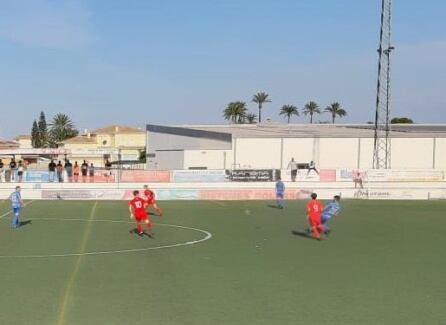 Momento del partido entre la UD Oliva y el Ontinyent