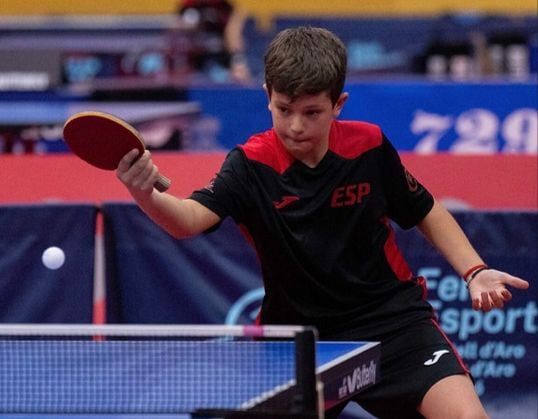 Javier Galán durante un partido de tenis de mesa