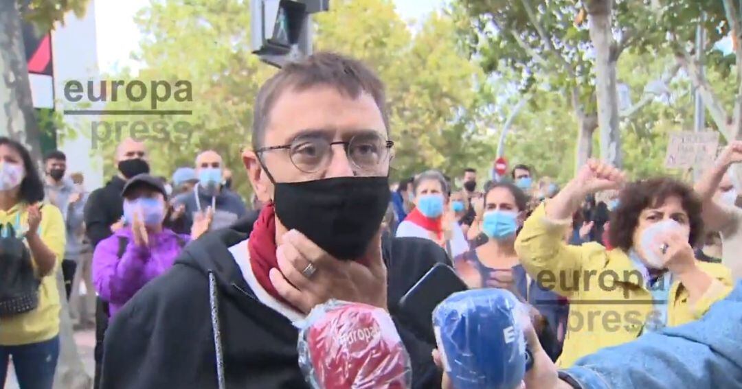 El cofundador de Podemos Juan Carlos Monedero en una imagen de archivo en una protesta en Puente de Vallecas contra las medidas restrictivas en los barrios del sur aprobadas en Madrid.