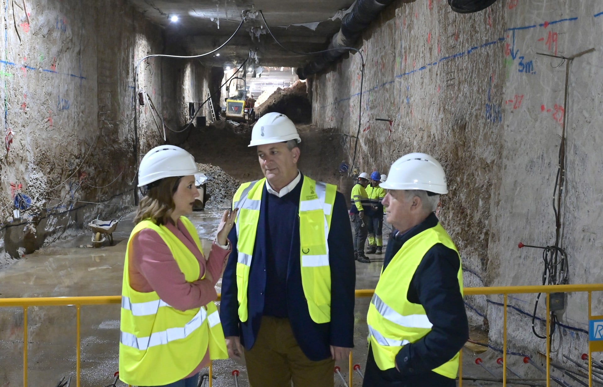 La alcaldesa de València, María José Catalá, y el conseller de Transporte, Vicente Martínez Mus, visitan las obras del túnel que comunicará las estaciones de Metrovalencia de Xàtiva y Alicante .