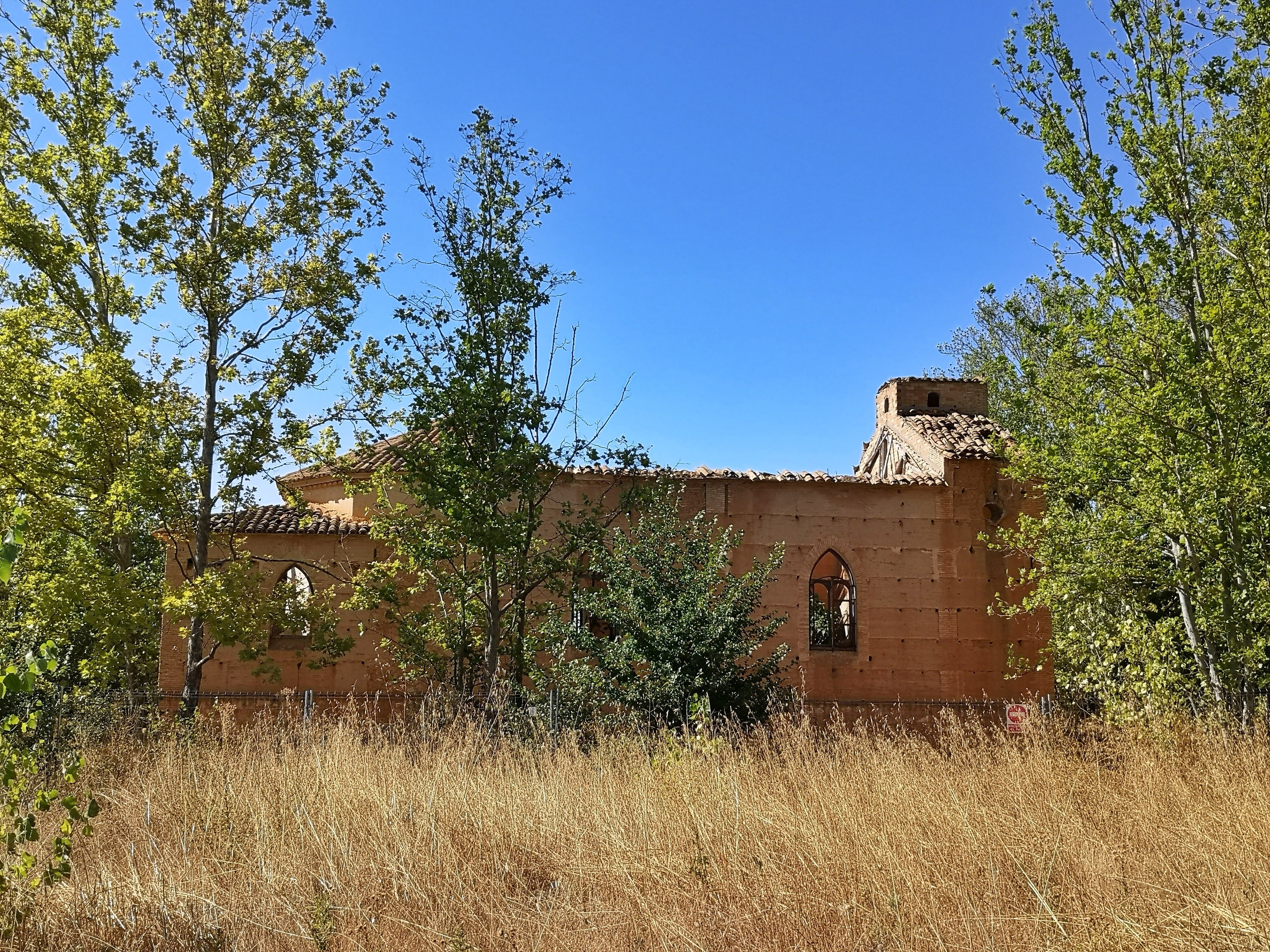 Ruinas de uno de los edificios del complejo residencial e industrial de los Gosálvez.