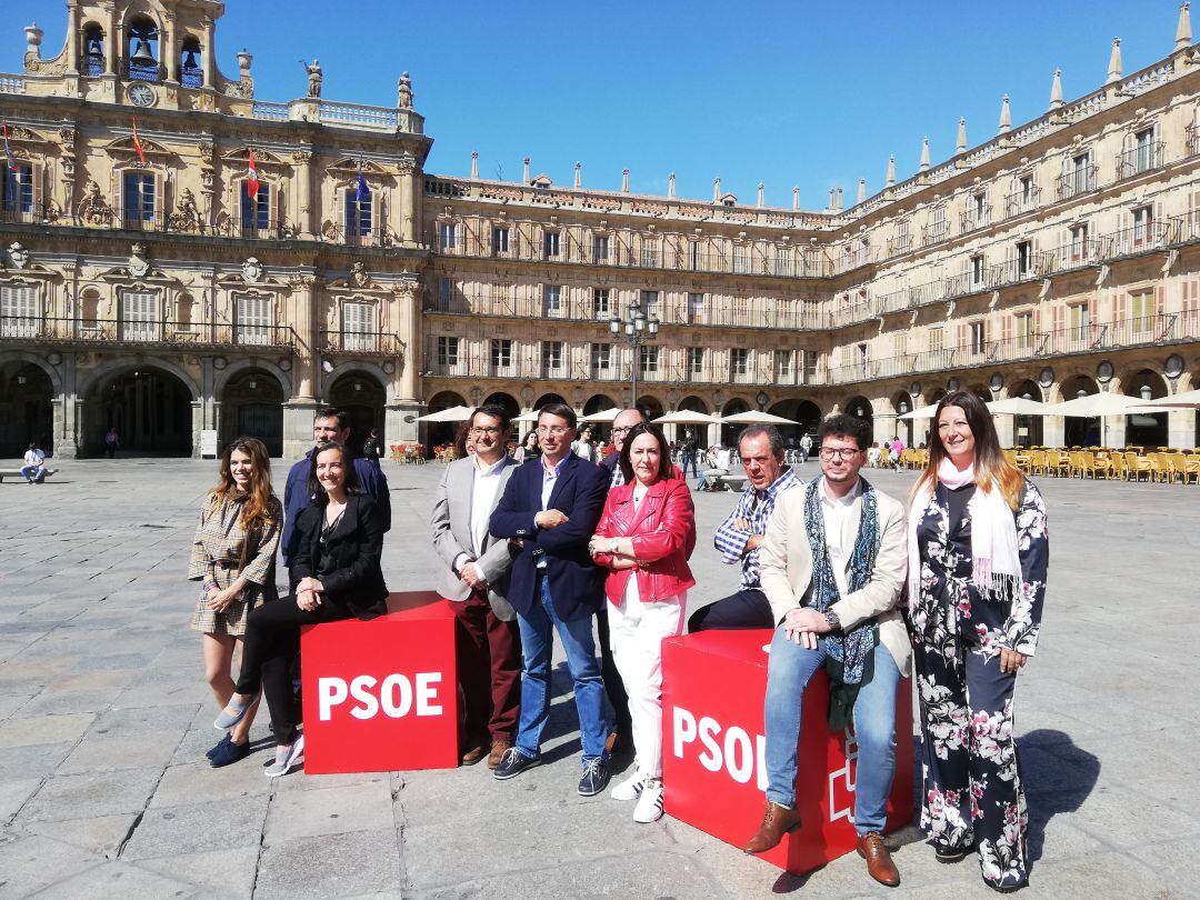 Los candidatos del PSOE a la Junta de CyL, este lunes en la Plaza Mayor.