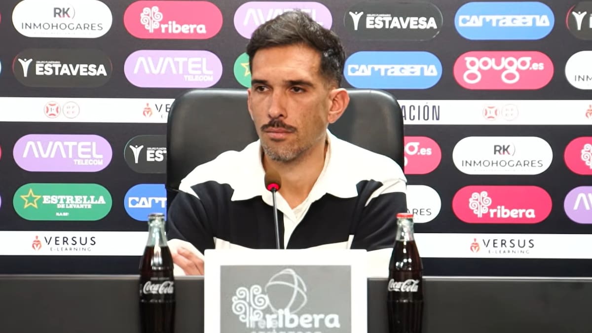 Raúl Guillén no quiere hablar de tiempos en el banquillo del FC Cartagena: "No puedo centrarme más allá del Hércules"