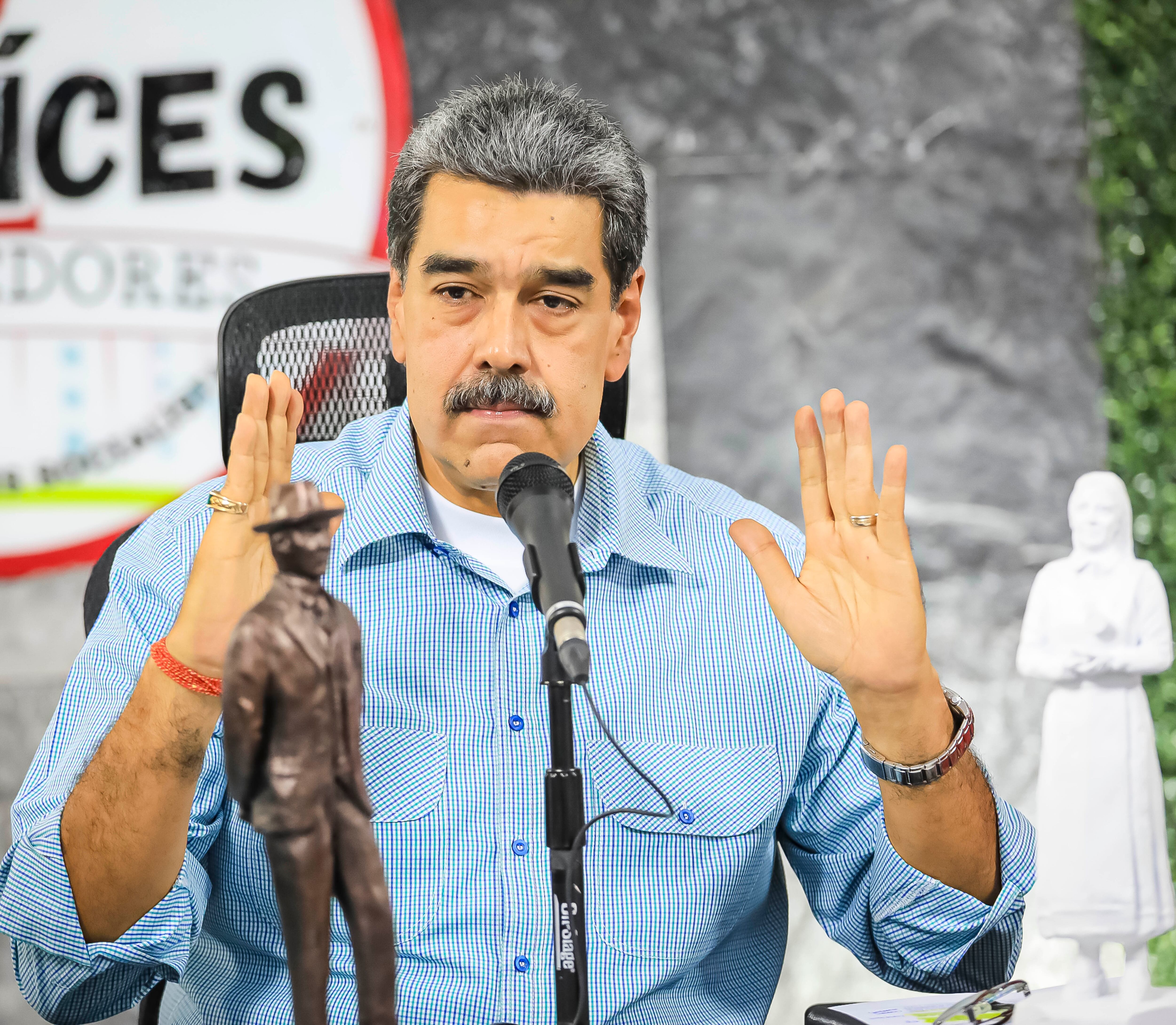 Fotografía cedida por Palacio de Miraflores que muestra al presidente de Venezuela, Nicolás Maduro