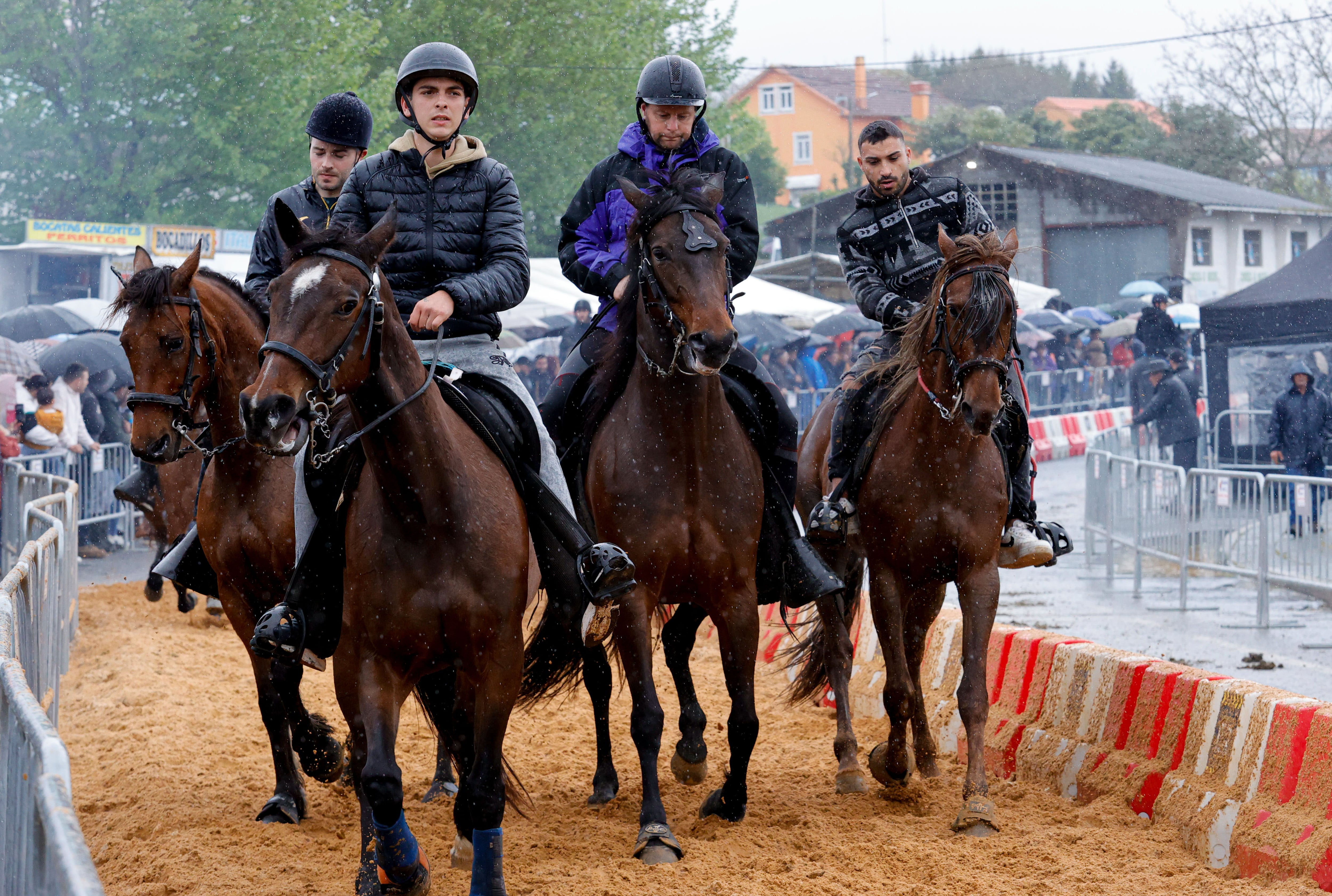 MOECHE, 23/04/2023.- Moeche vive cada 23 de abril su día grande, el de su feria del caballo, uno de los eventos festivos más tradicionales de toda la comarca de Ferrol. EFE/ Kiko Delgado.