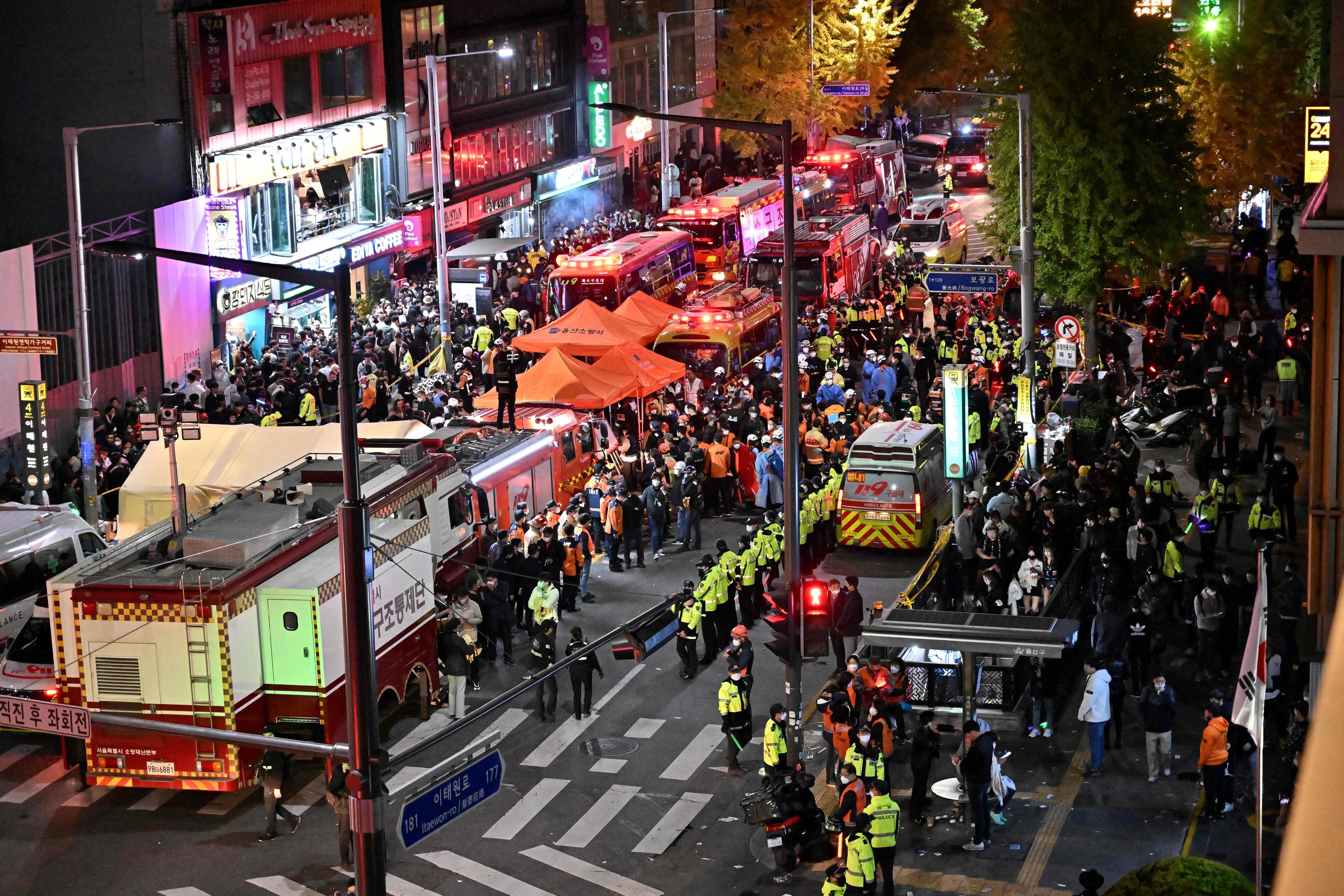 Estampida durante una fiesta en Halloween en el centro de Seúl.