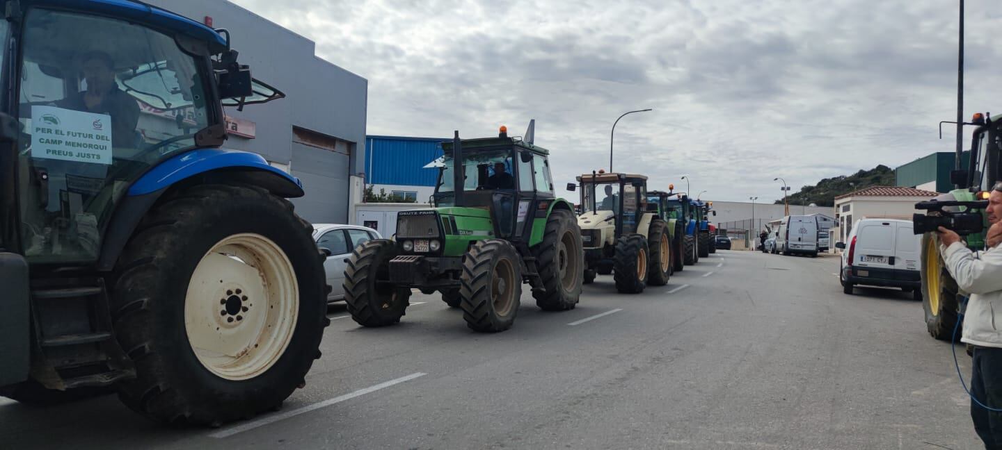 Prop de 50 tractors han participat de la marxa