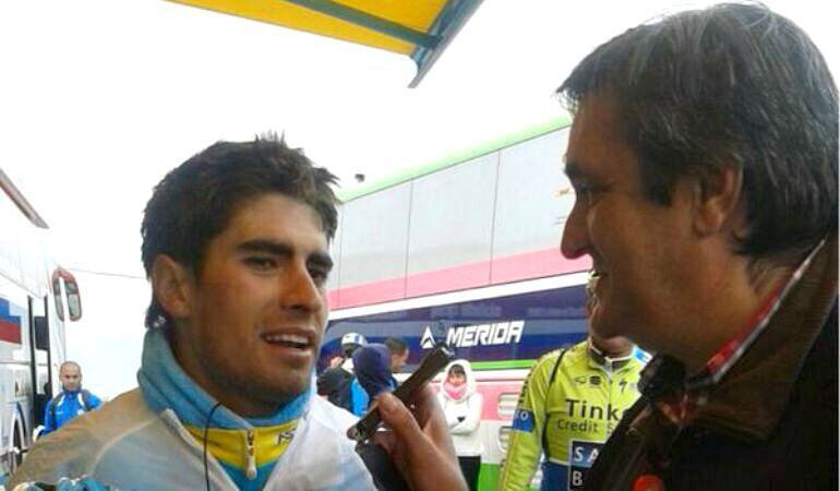 Mikel Landa atendió a la Cadena SER en línea de meta.