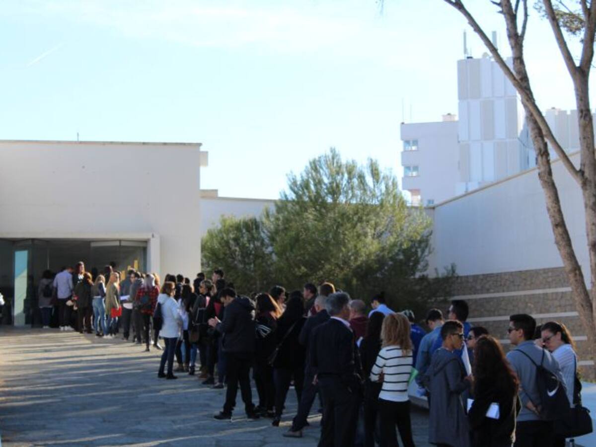 800 personas buscan trabajo en el programa de empleo de Santa Eulària