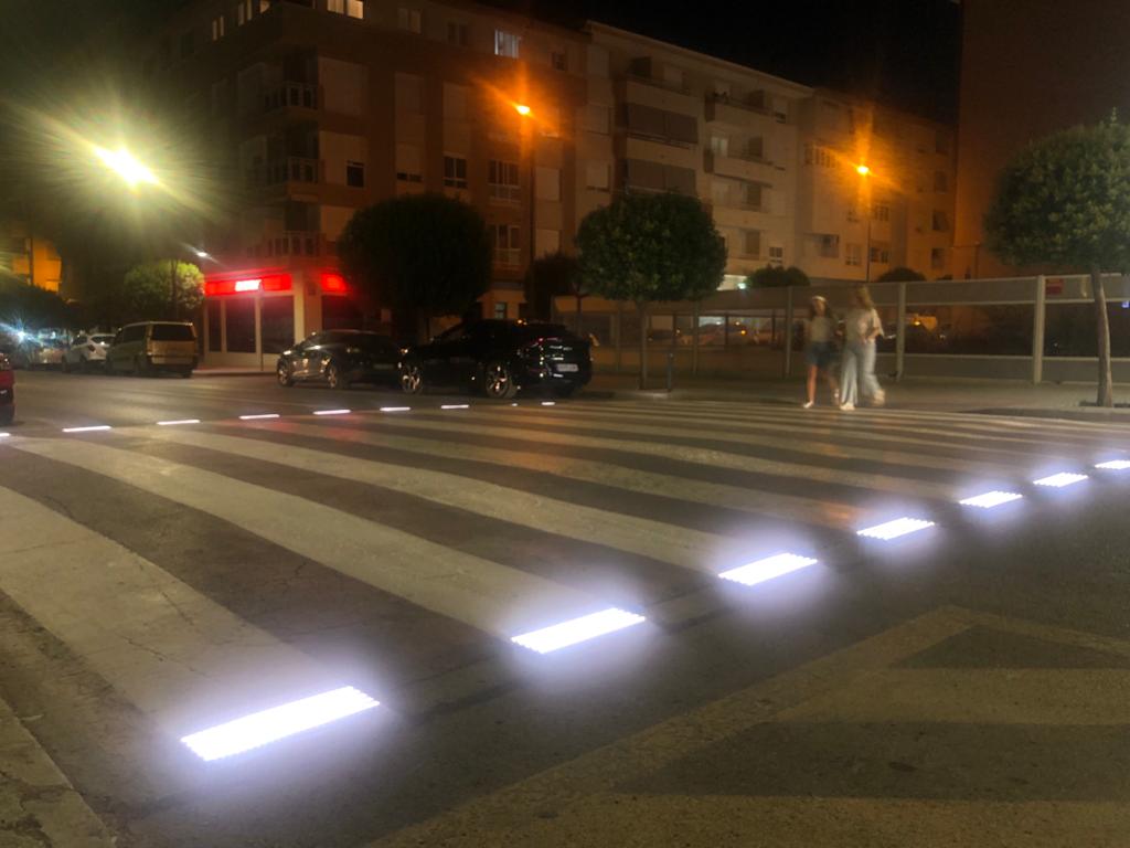 Petrer incorpora los pasos de peatones luminosos